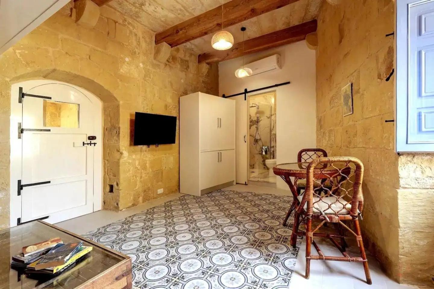 ויקטוריה Historic Hideaways - 900 Year Old Converted Studios מראה חיצוני תמונה