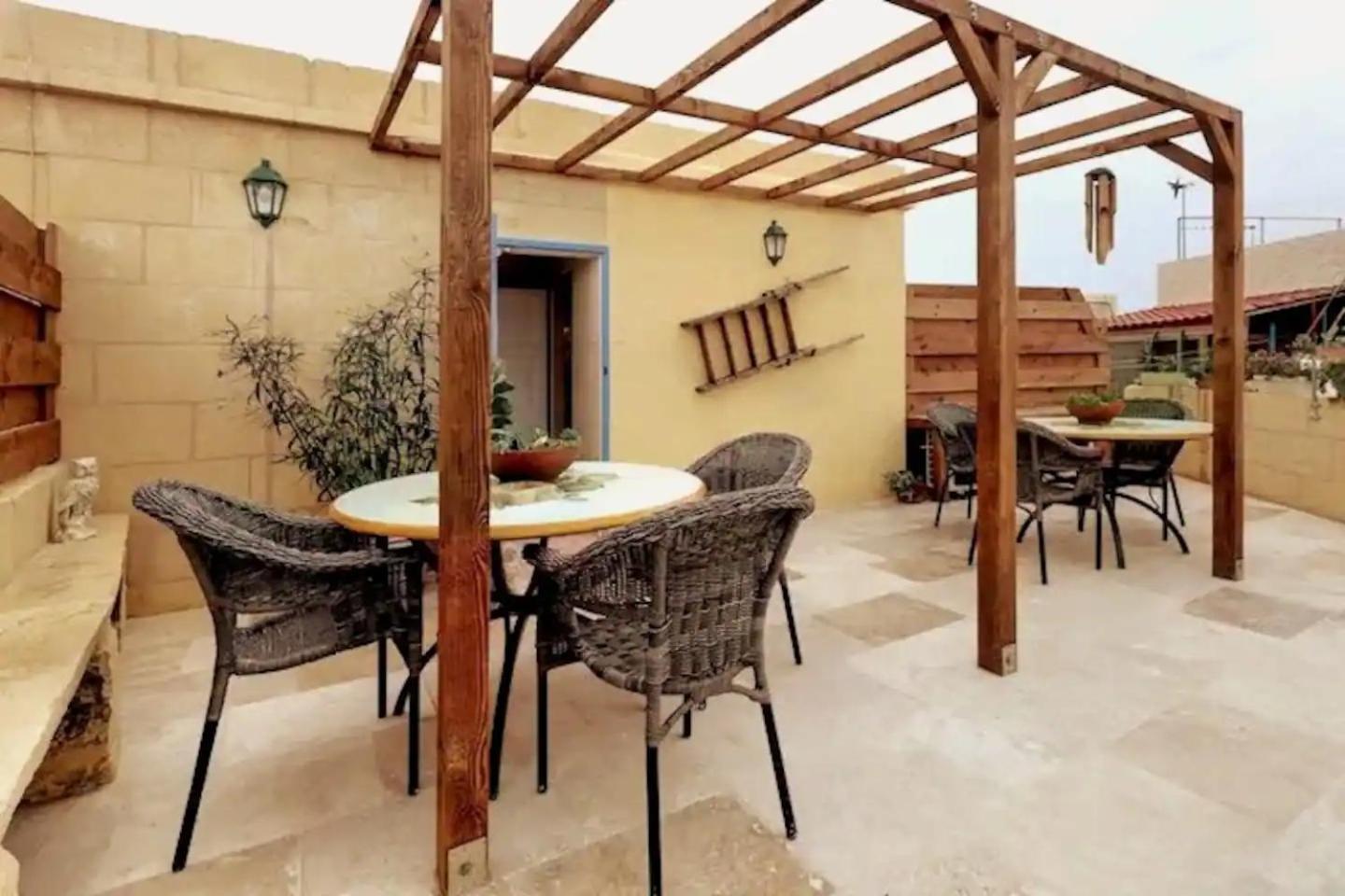 ויקטוריה Historic Hideaways - 900 Year Old Converted Studios מראה חיצוני תמונה