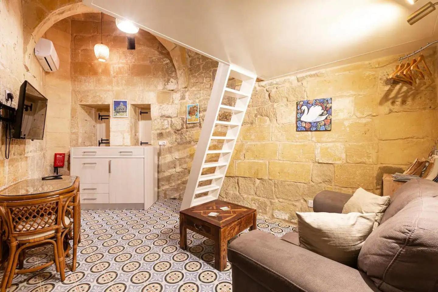ויקטוריה Historic Hideaways - 900 Year Old Converted Studios מראה חיצוני תמונה