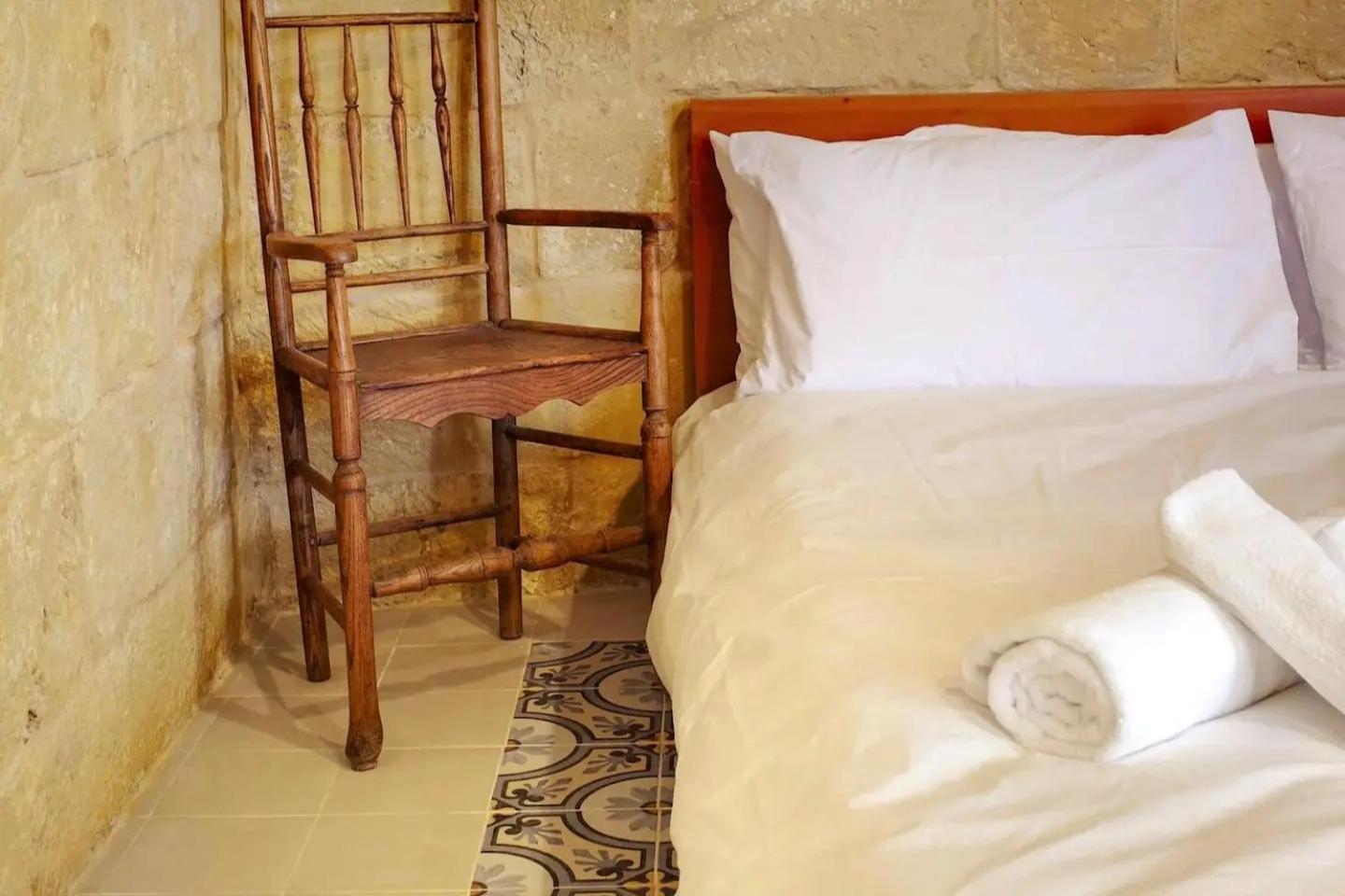 ויקטוריה Historic Hideaways - 900 Year Old Converted Studios מראה חיצוני תמונה