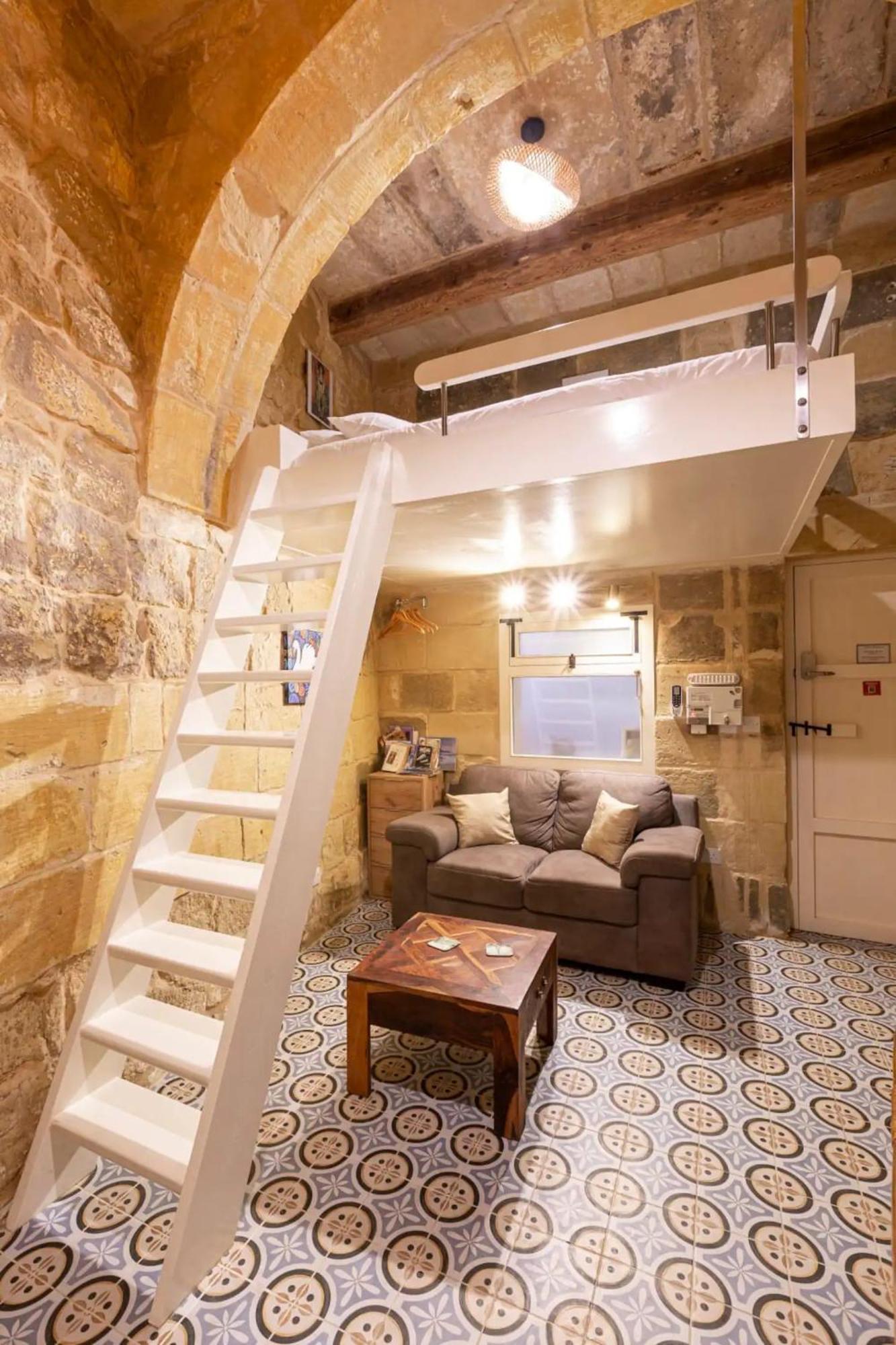 ויקטוריה Historic Hideaways - 900 Year Old Converted Studios מראה חיצוני תמונה