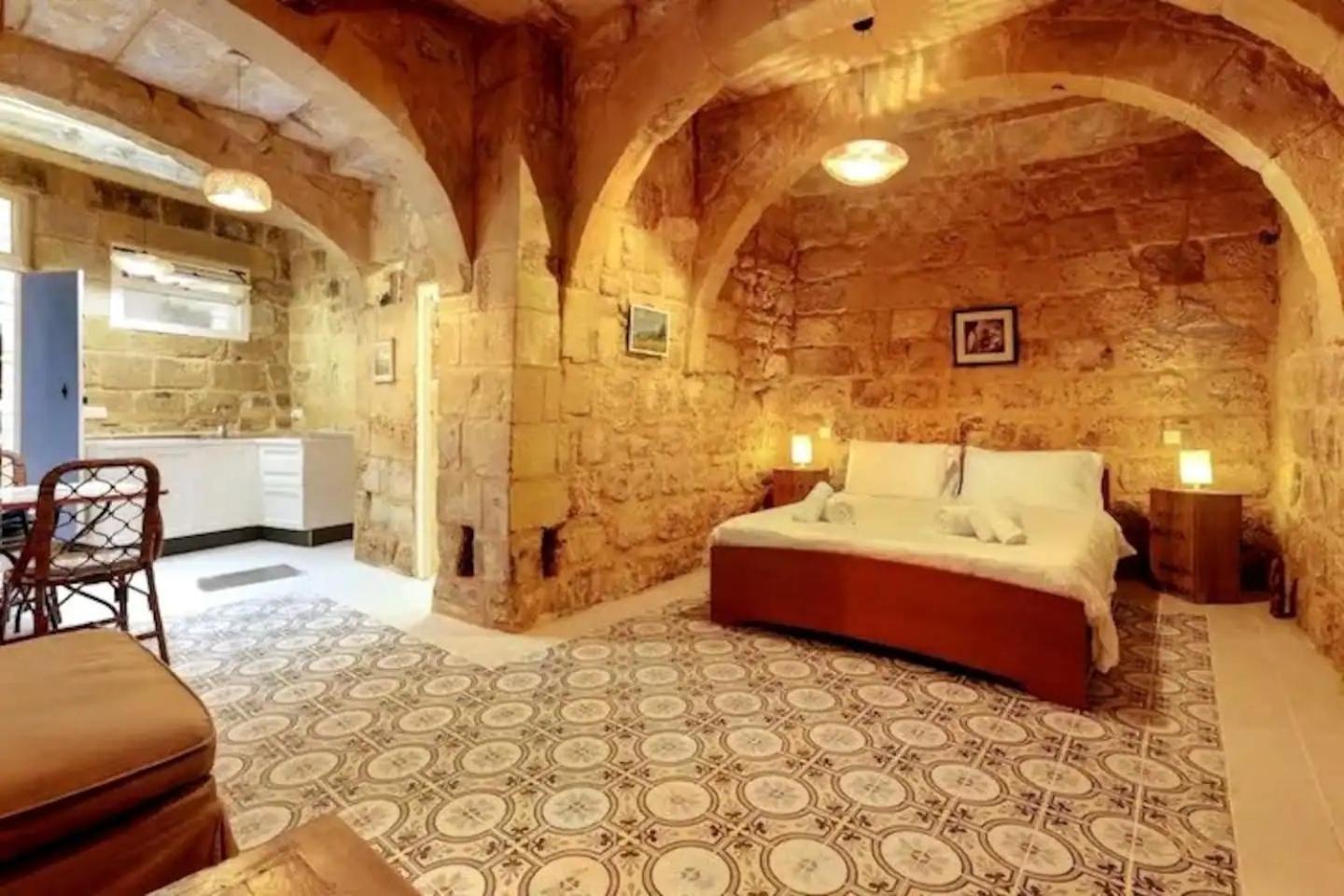 ויקטוריה Historic Hideaways - 900 Year Old Converted Studios מראה חיצוני תמונה