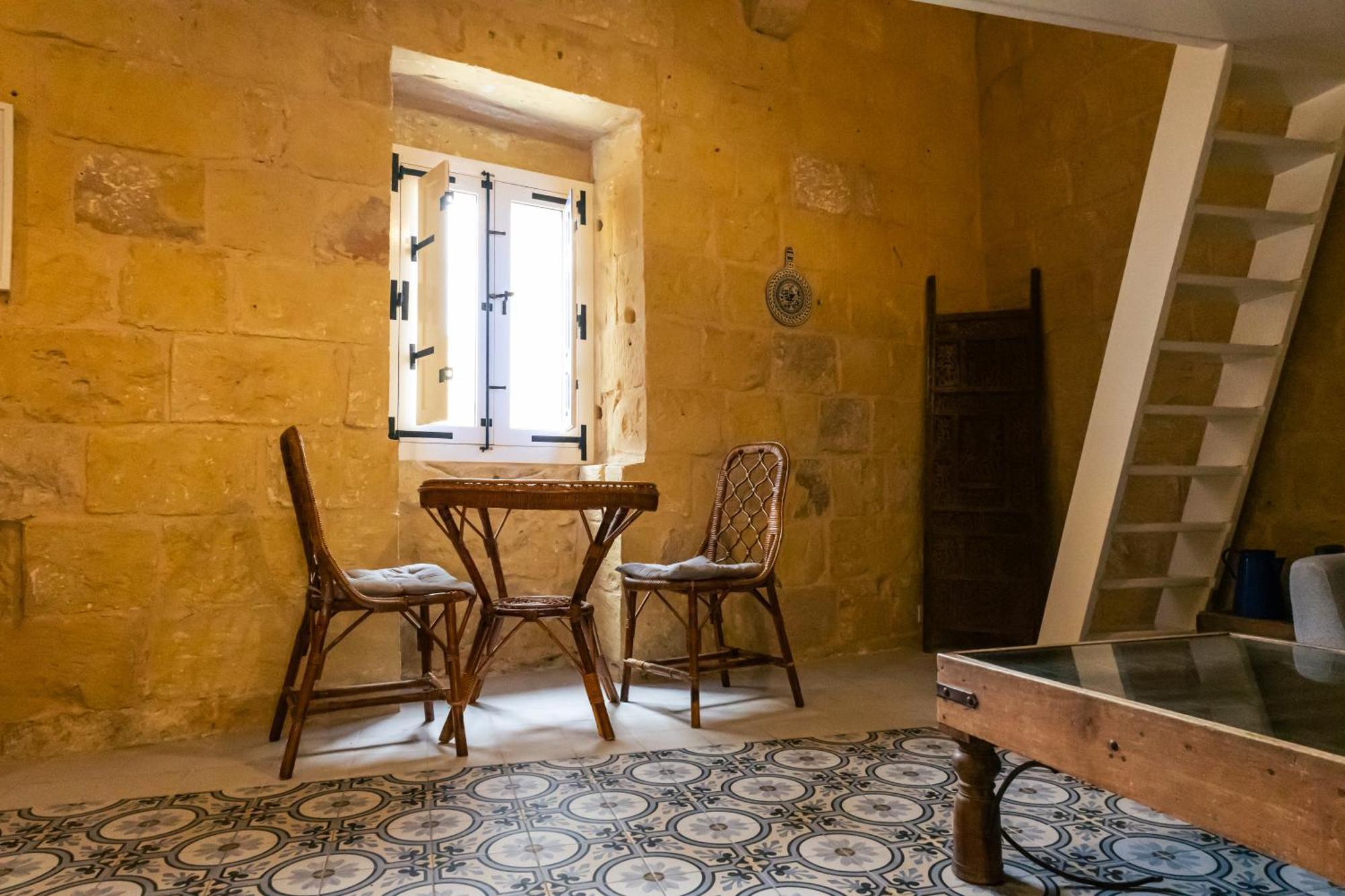 ויקטוריה Historic Hideaways - 900 Year Old Converted Studios מראה חיצוני תמונה