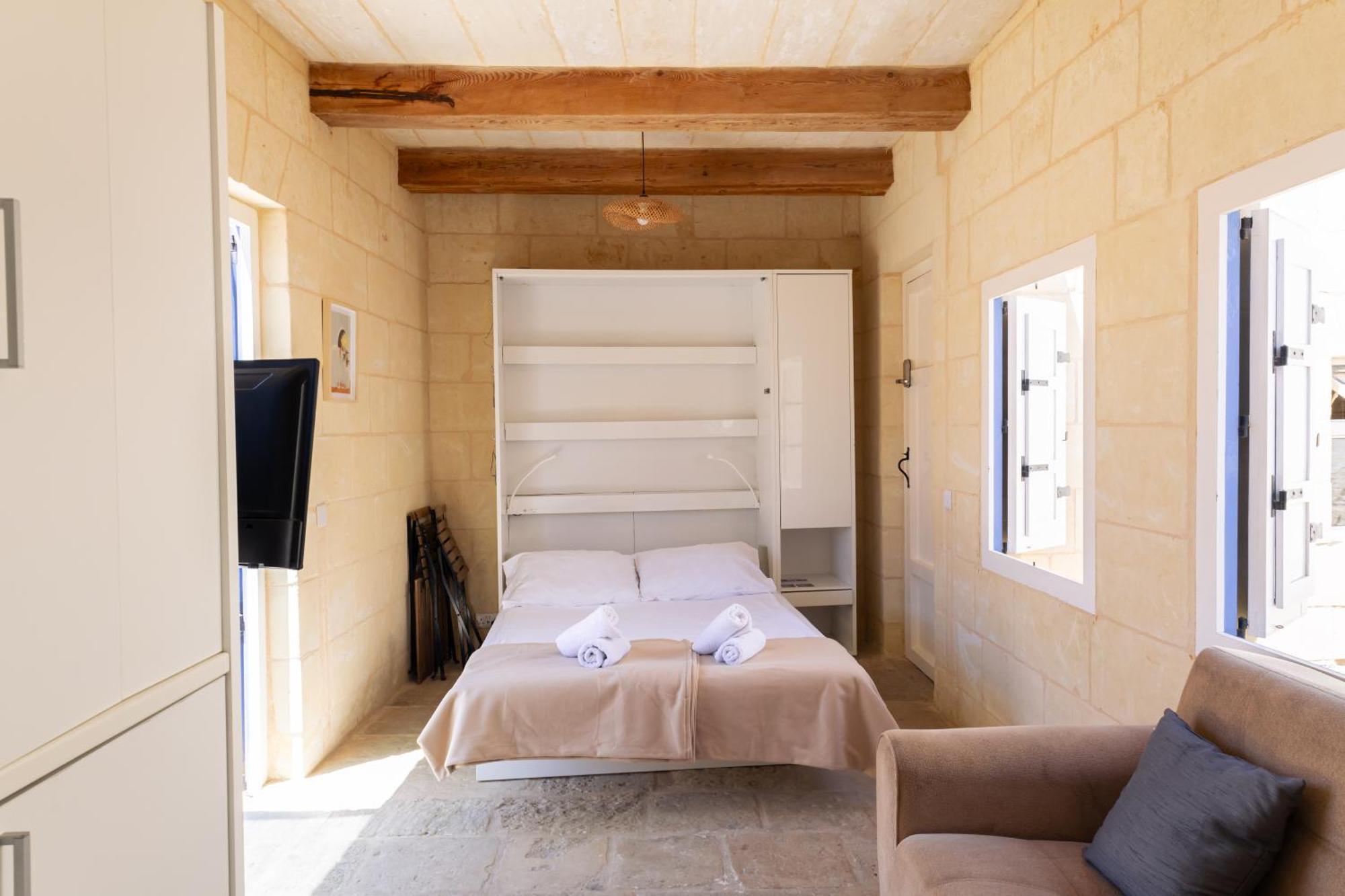 ויקטוריה Historic Hideaways - 900 Year Old Converted Studios מראה חיצוני תמונה
