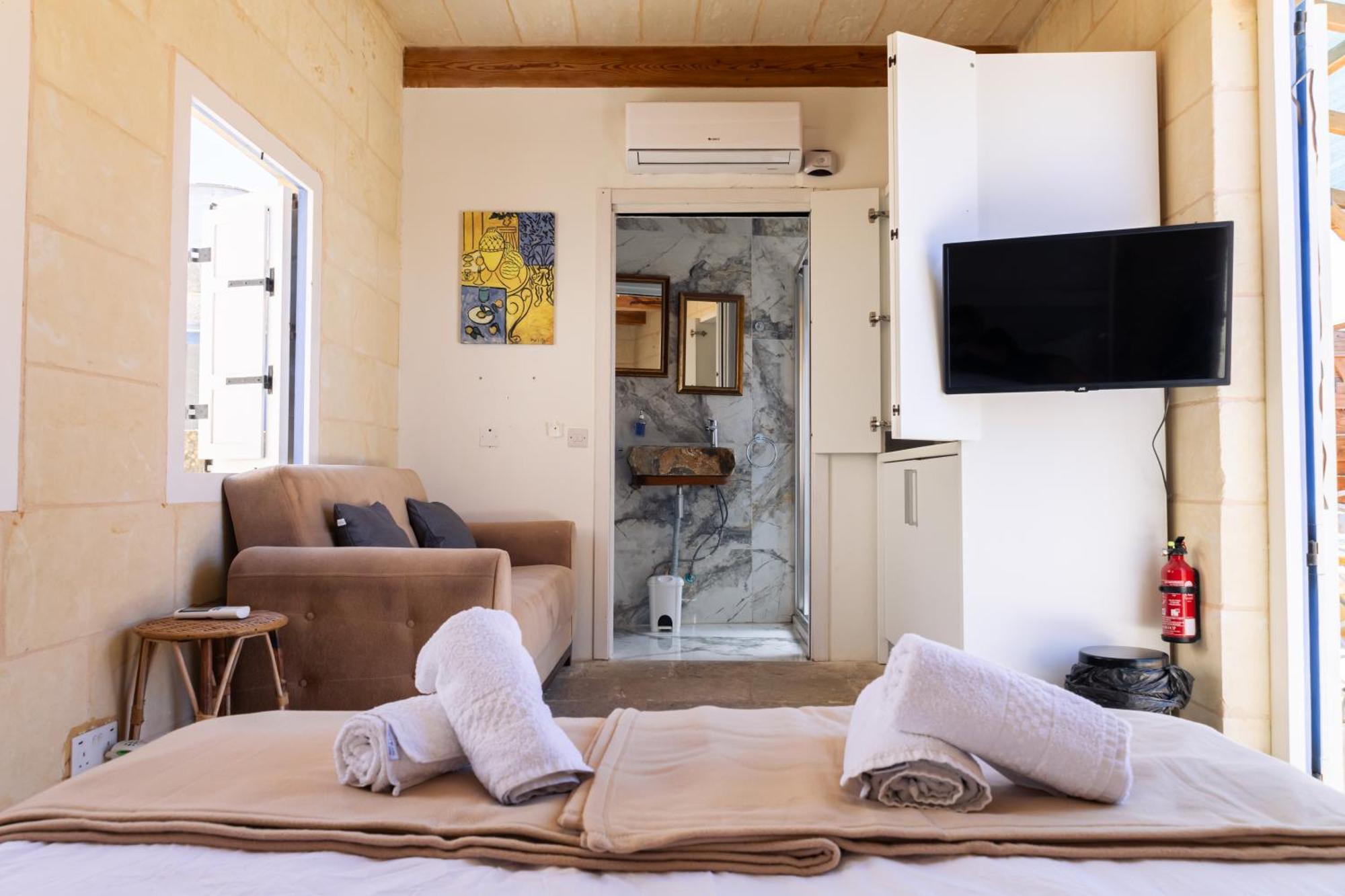 ויקטוריה Historic Hideaways - 900 Year Old Converted Studios מראה חיצוני תמונה