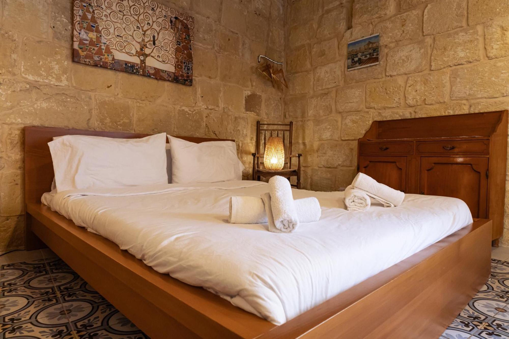 ויקטוריה Historic Hideaways - 900 Year Old Converted Studios מראה חיצוני תמונה