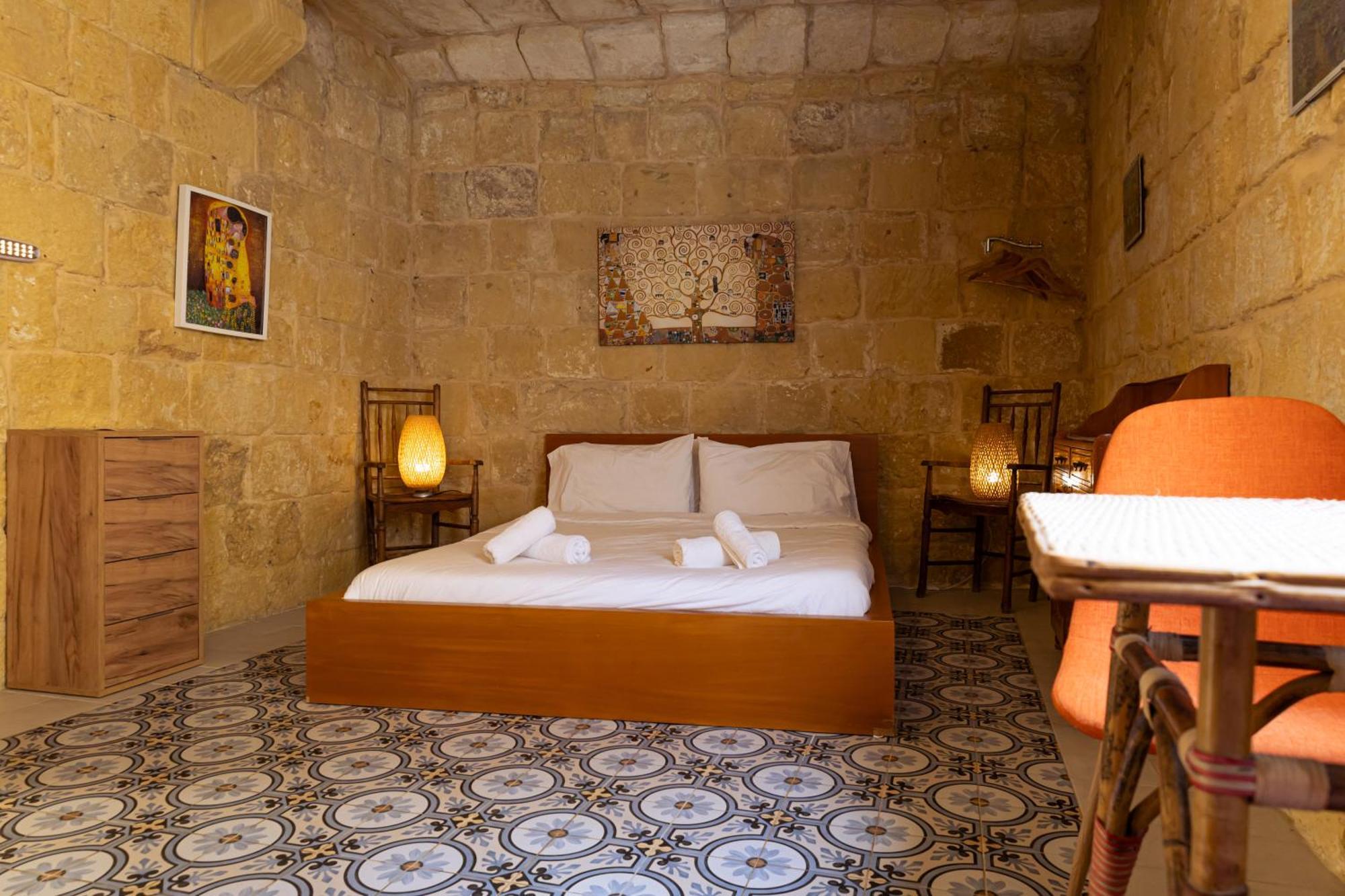 ויקטוריה Historic Hideaways - 900 Year Old Converted Studios מראה חיצוני תמונה