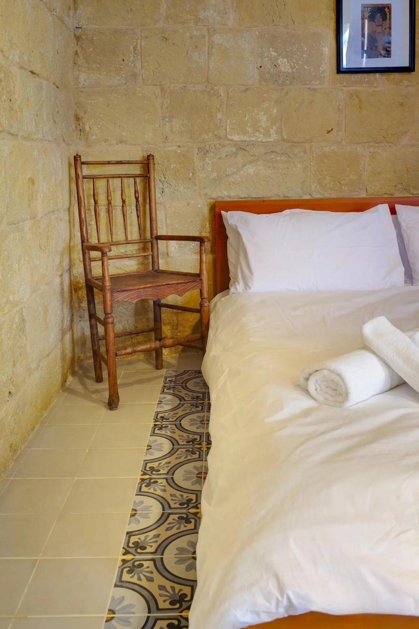 ויקטוריה Historic Hideaways - 900 Year Old Converted Studios מראה חיצוני תמונה