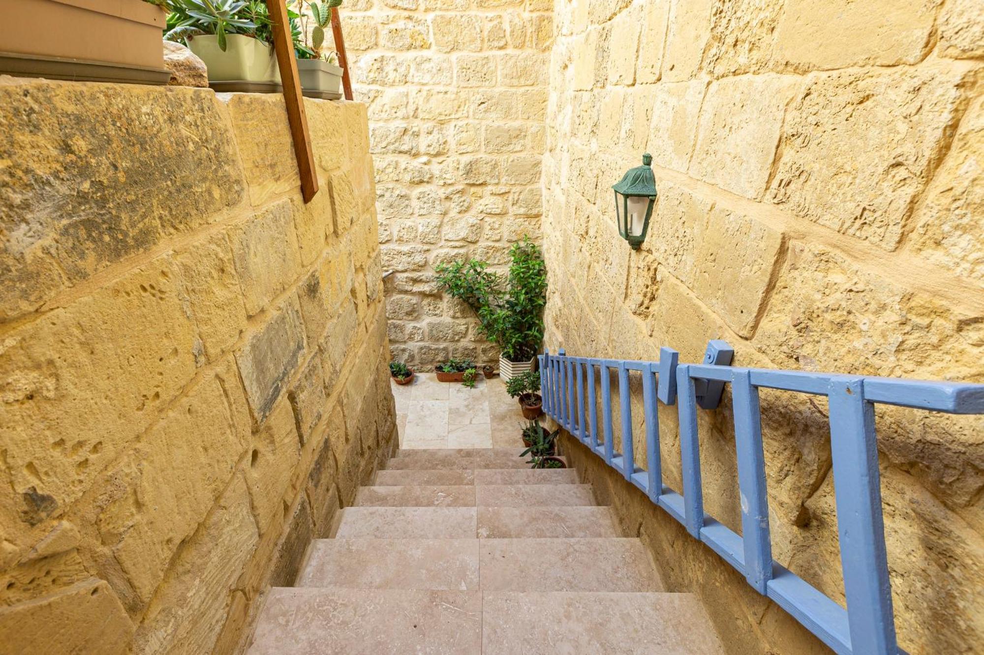 ויקטוריה Historic Hideaways - 900 Year Old Converted Studios מראה חיצוני תמונה