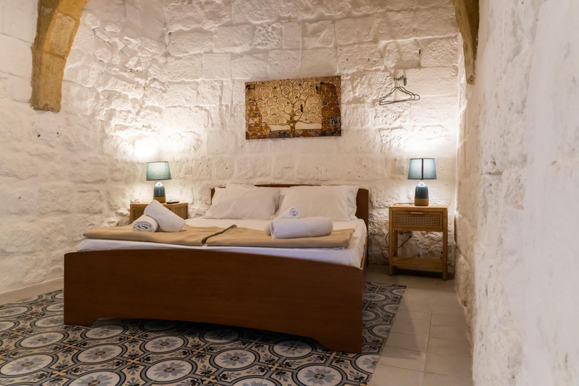ויקטוריה Historic Hideaways - 900 Year Old Converted Studios מראה חיצוני תמונה
