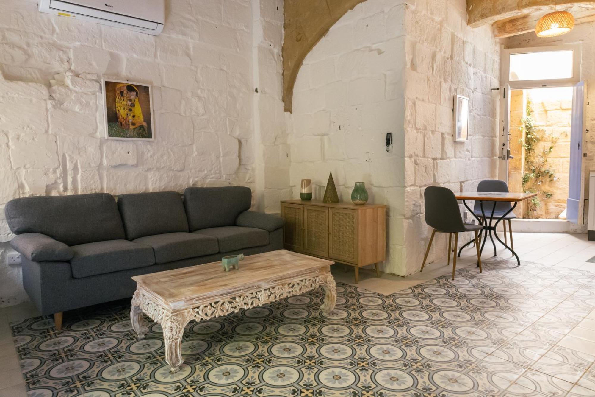 ויקטוריה Historic Hideaways - 900 Year Old Converted Studios מראה חיצוני תמונה