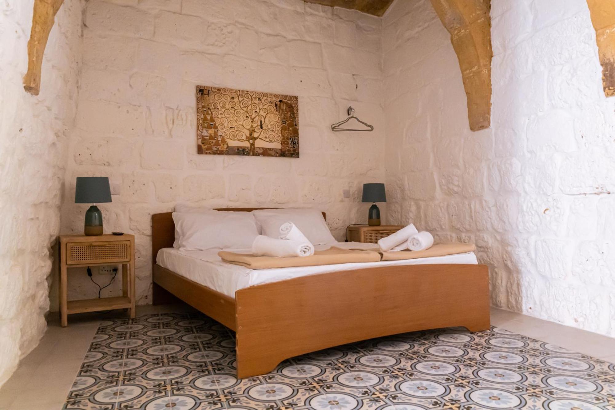 ויקטוריה Historic Hideaways - 900 Year Old Converted Studios מראה חיצוני תמונה