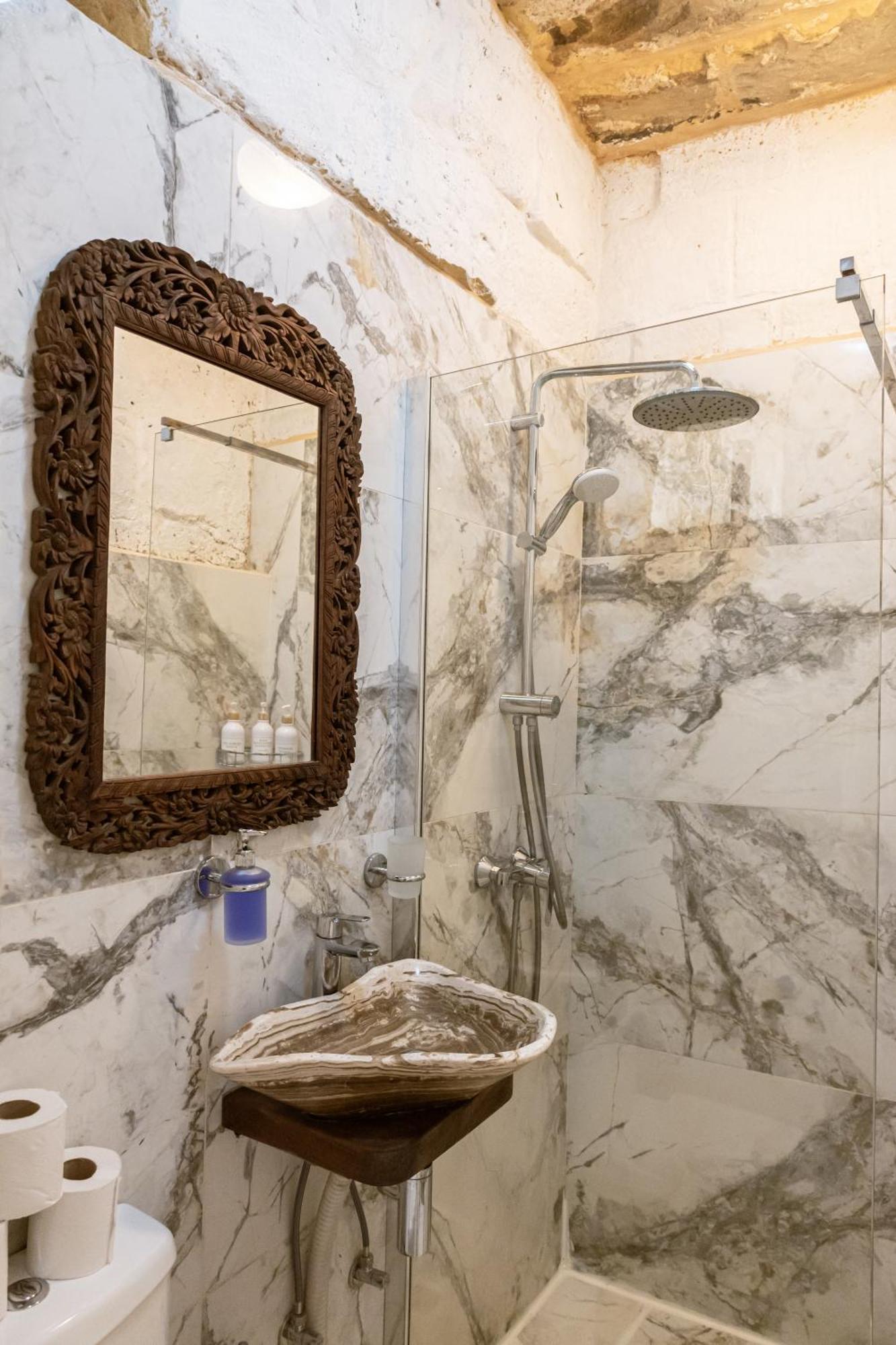 ויקטוריה Historic Hideaways - 900 Year Old Converted Studios מראה חיצוני תמונה