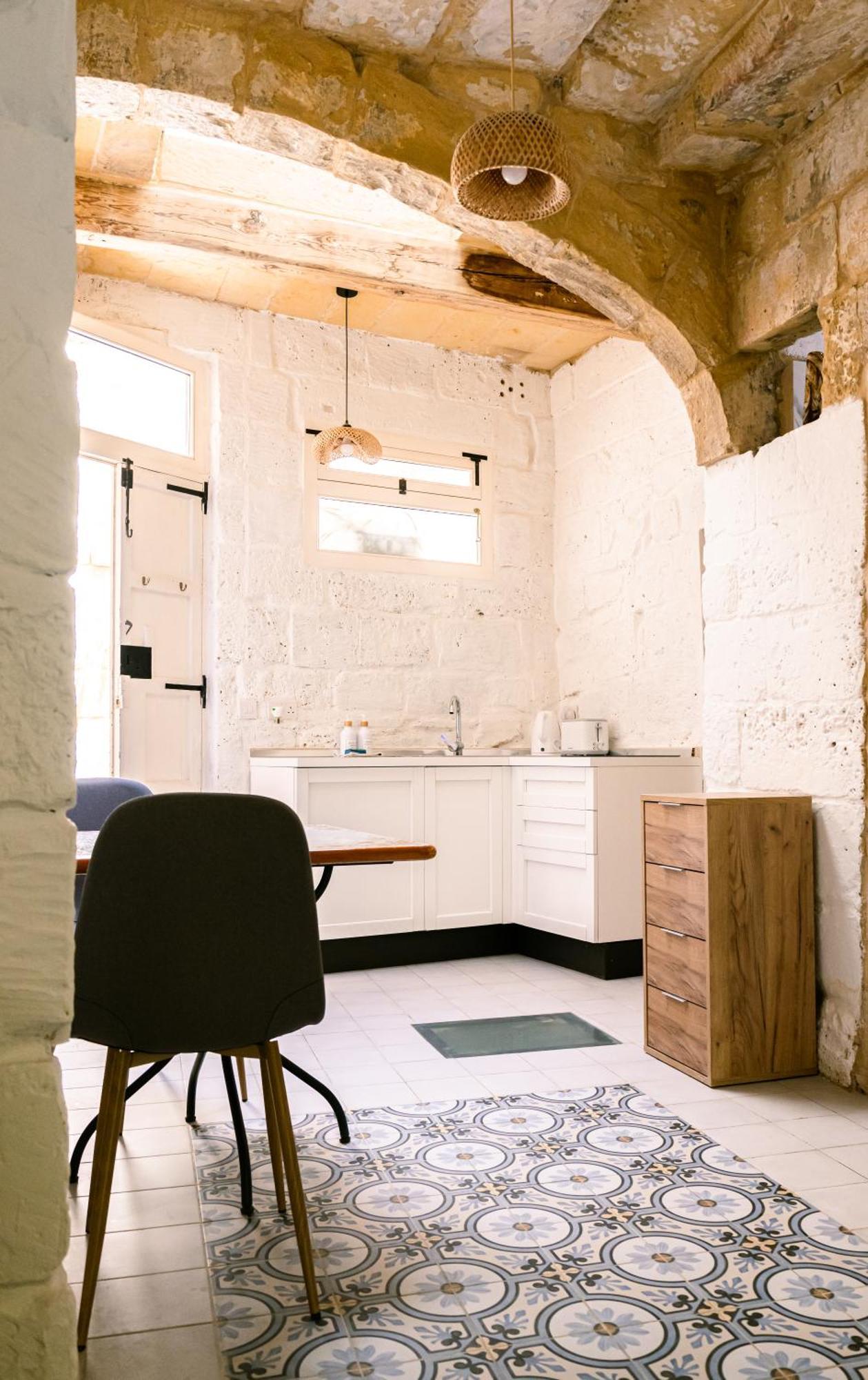 ויקטוריה Historic Hideaways - 900 Year Old Converted Studios מראה חיצוני תמונה